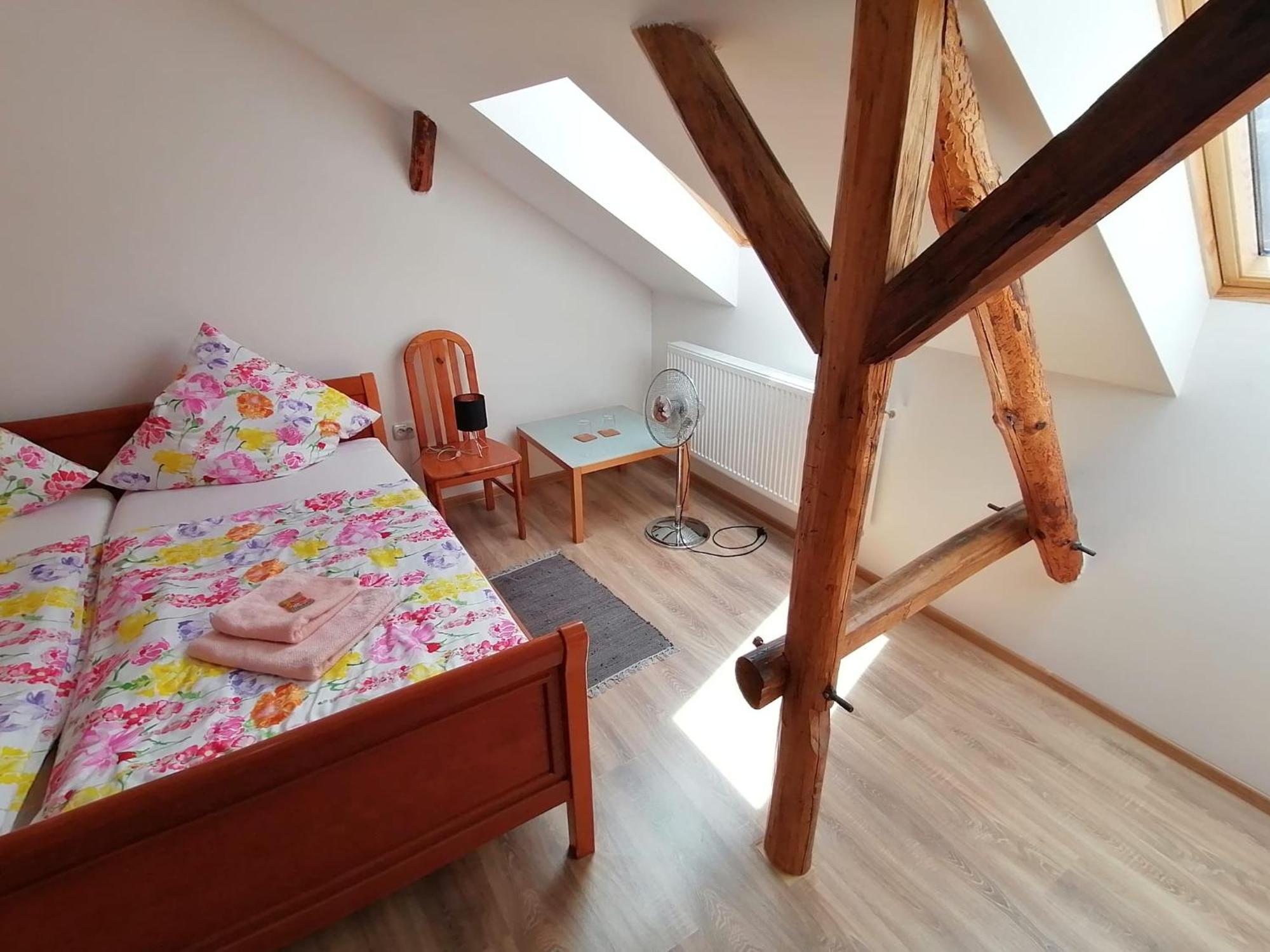 Casa Bunicii Hotel Sasca Montană Eksteriør billede